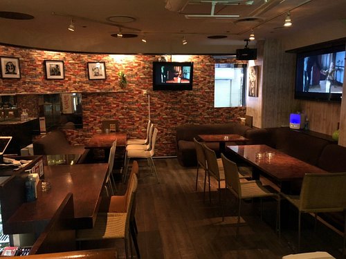 tokyo karaoke bar Stock Photo - Alamy