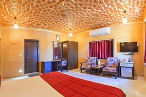 Room & Suite
