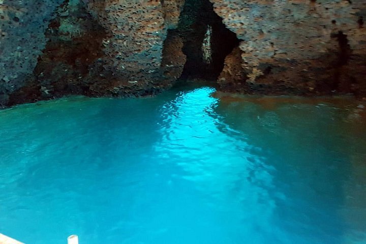 2023 2-Hours Excursion to the Blue Grotto of Taormina in Isola Bella