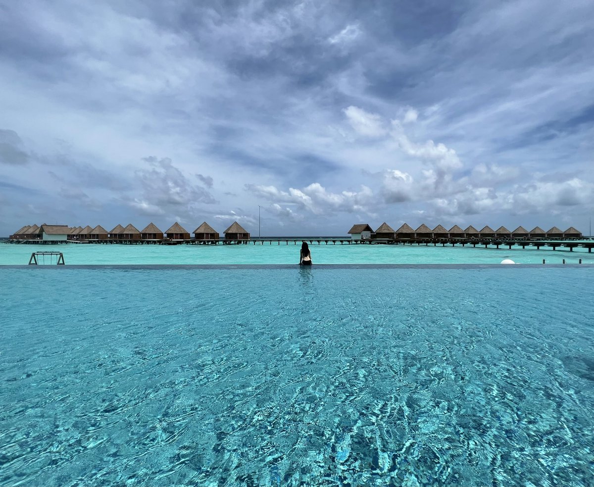 Mercure Maldives Kooddoo Resort Bar or Lounge: Pictures & Reviews ...