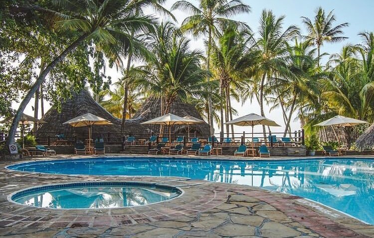 Sun is out!☀️ 
What better way to relax than taking a swim in our pool surrounded by lush palm trees?🌴🌴 