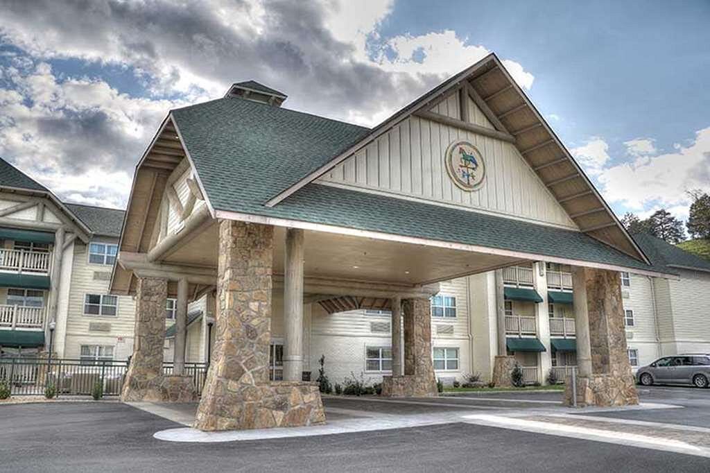The Lodge at Five Oaks โรงแรมใน เซวีร์วิลล์