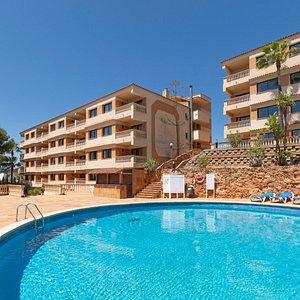 Swimming pool, solarium and pool bar at Mar Hotels Paguera Apartments
