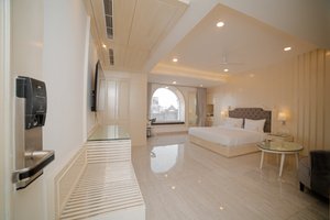 Room & Suite