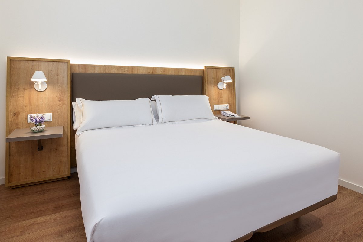 HOTEL VIRGEN DE LOS REYES - Updated 2022 Prices (Seville, Spain)
