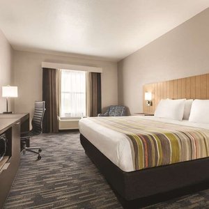 Country Inn & Suites by Radisson, Panama City Beach, FL in Panama City Beach, image may contain: Hotel, Inn, Condo, Resort