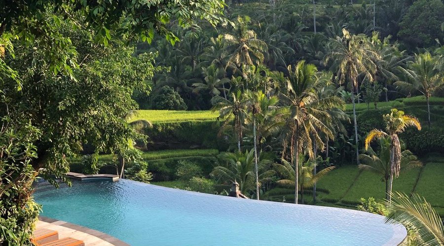 public infinity swimming pool 