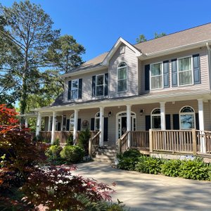 Front of St Francis Cottage in the Summer.