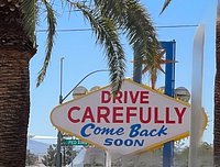 Tips For Visiting The Welcome To Fabulous Las Vegas Sign - TravelZork