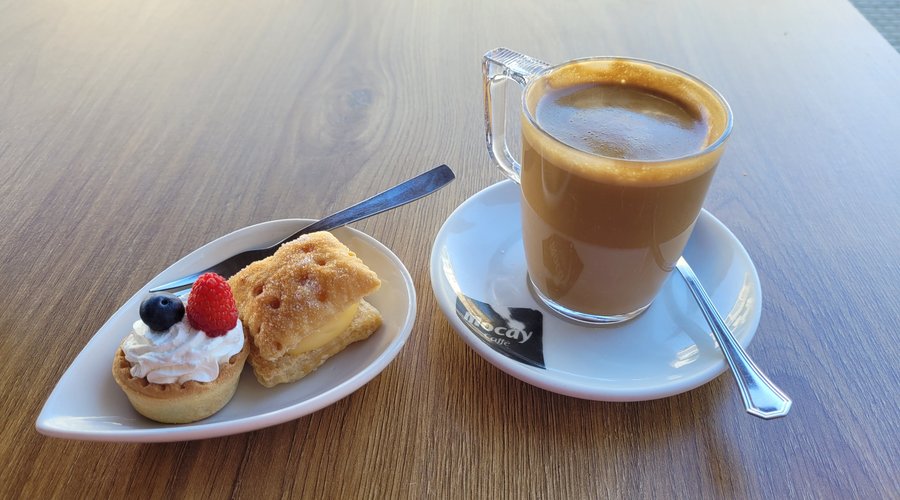 A little something sweet after my morning walk through beautiful,tranquil Esteiro.
