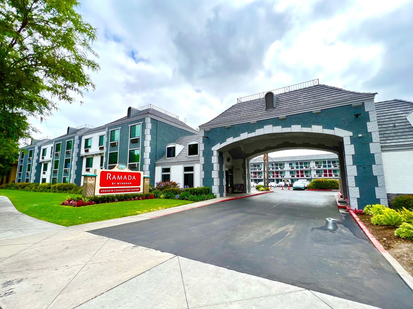 RAMADA BY WYNDHAM ANAHEIM CONVENTION CENTER - Motel Reviews, Photos