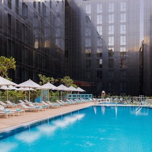 Outdoor swimming pool: Huzza Pool