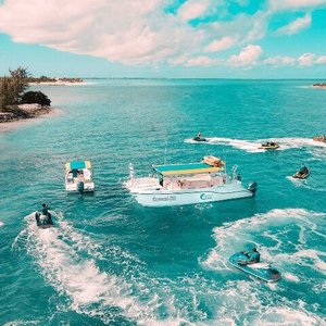 Captain Oak's Tiki Hut (Turks and Caicos, Caribbean): Address, Phone ...