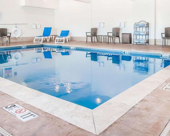 Comfort Suites Pool Pictures & Reviews - Tripadvisor