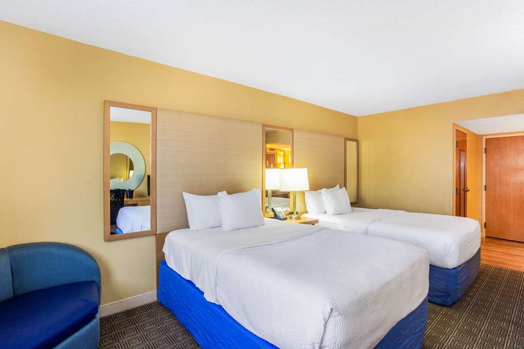 Hotel photo 15 of La Quinta Inn & Suites by Wyndham Sarasota Downtown.
