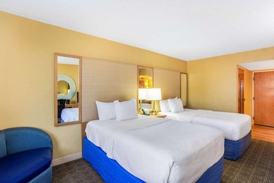 Hotel photo 15 of La Quinta Inn & Suites by Wyndham Sarasota Downtown.
