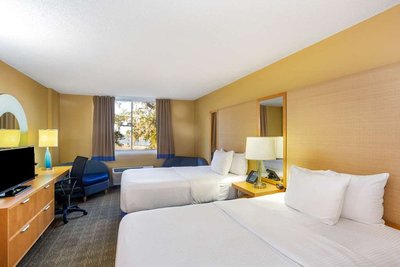 Hotel photo 21 of La Quinta Inn & Suites by Wyndham Sarasota Downtown.