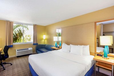 Hotel photo 14 of La Quinta Inn & Suites by Wyndham Sarasota Downtown.