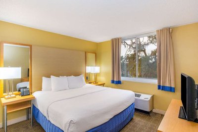 Hotel photo 12 of La Quinta Inn & Suites by Wyndham Sarasota Downtown.