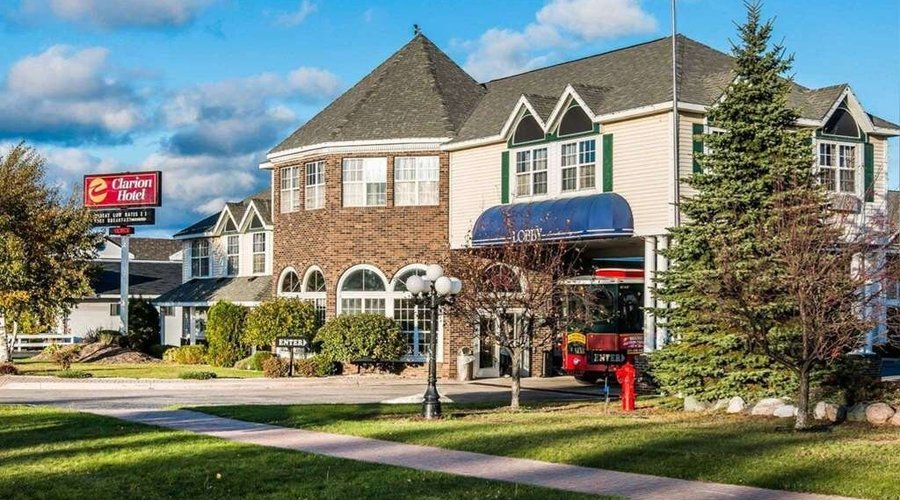 Clarion Hotel Beachfront in Mackinaw City, MI