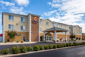 Comfort Suites in Escanaba, image may contain: Hotel, Inn, City, Neighborhood