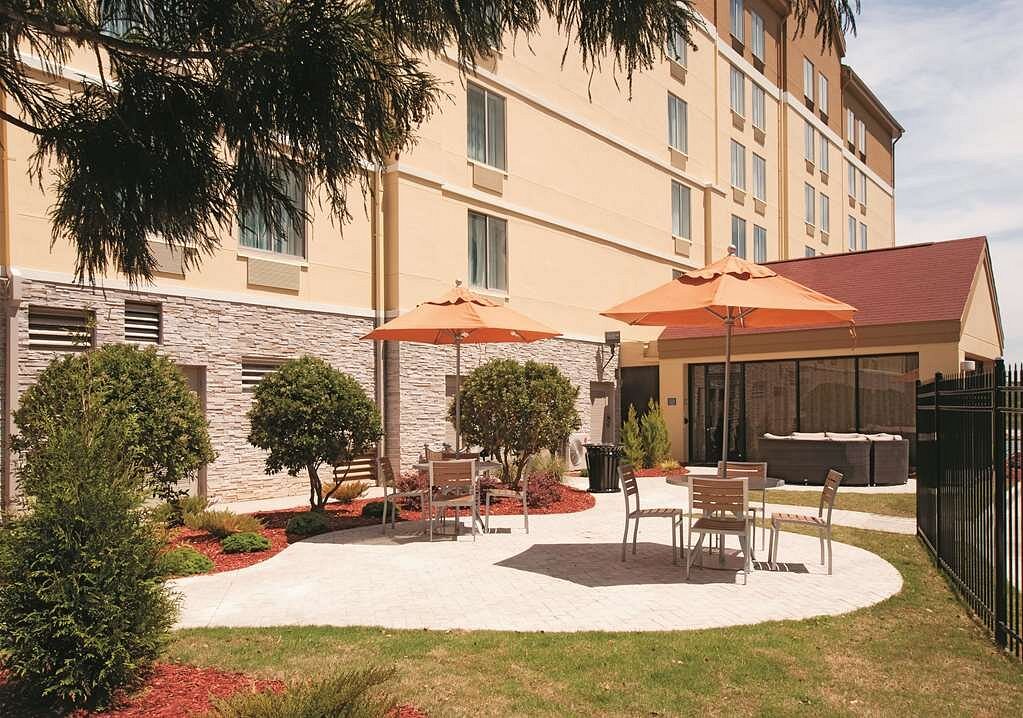 La Quinta Inn &amp; Suites by Wyndham Atlanta Airport North, hotell i College Park