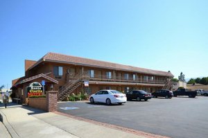 Santa Clarita Motel in Santa Clarita, image may contain: Hotel, City, Car, Motel