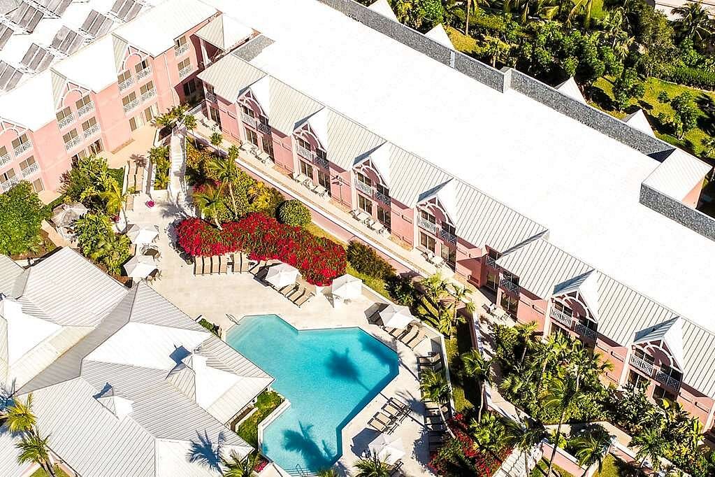 Comfort Suites Paradise Island, hotell i Nassau