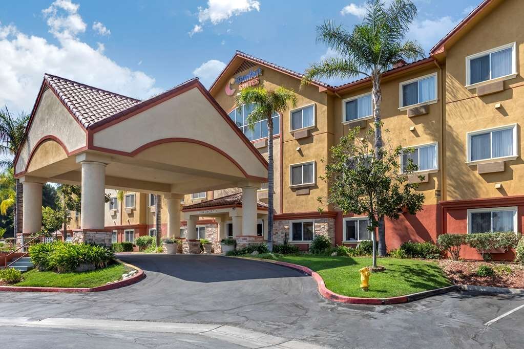 COMFORT SUITES NEAR SIX FLAGS MAGIC MOUNTAIN $130 ($̶1̶5̶4̶