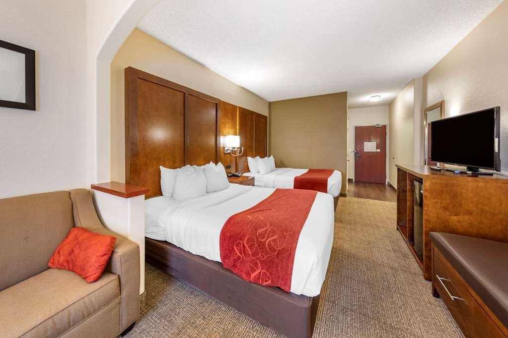 The Perfect Vacation Spot Near Six Flags - hotel rooms