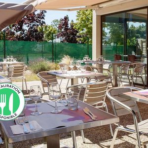 Terrasse Campanile Chambray Les Tours