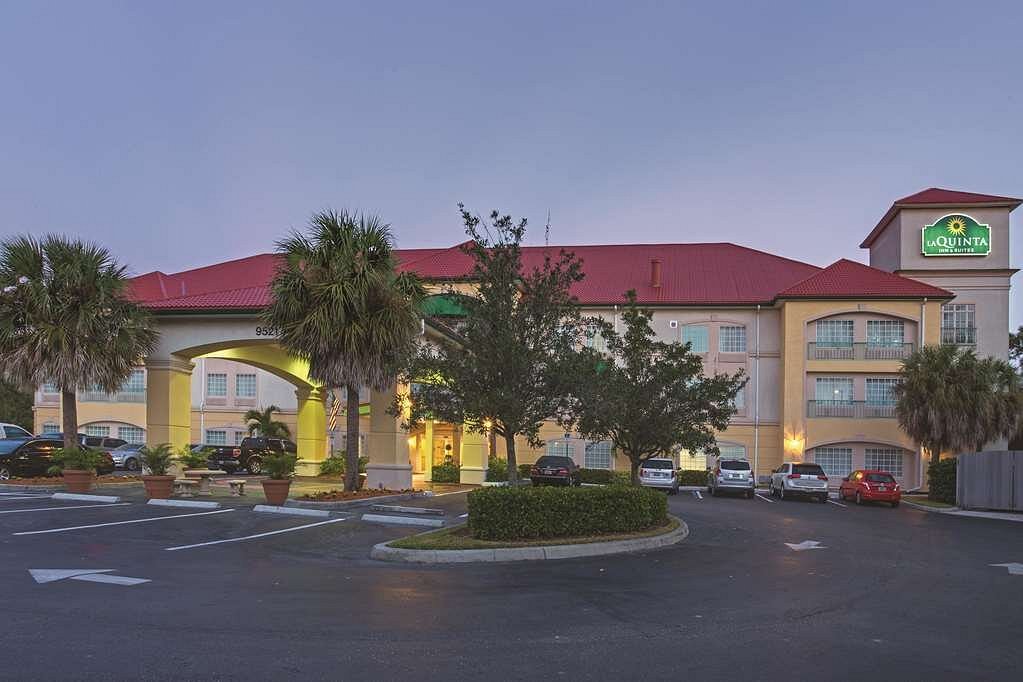 La Quinta Inn &amp; Suites by Wyndham Fort Myers Airport, hotell i Fort Myers