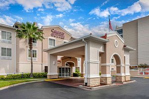 Comfort Suites Downtown in Orlando, image may contain: Hotel, Inn, Housing, City