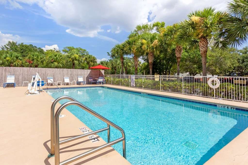 Comfort Inn St Petersburg North Pool Pictures & Reviews - Tripadvisor