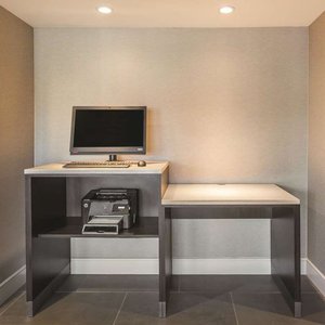 La Quinta Inn &amp; Suites by Wyndham Atlanta Midtown - Buckhead, hotel in Atlanta