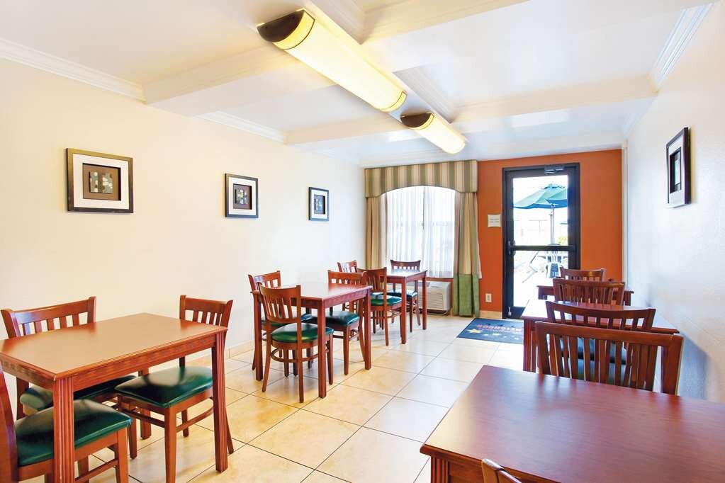 Hotel photo 75 of La Quinta Inn by Wyndham Orlando International Drive North.