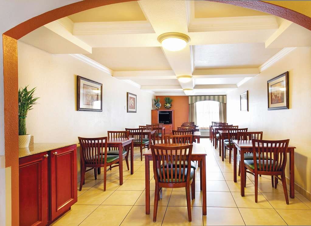 Hotel photo 61 of La Quinta Inn by Wyndham Orlando International Drive North.