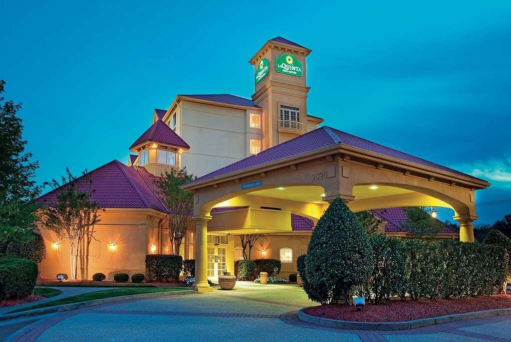 La Quinta Inn &amp; Suites by Wyndham Winston-Salem โรงแรมใน Winston Salem
