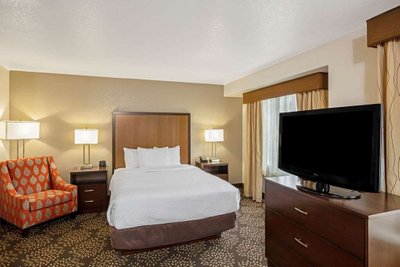 Hotel photo 9 of La Quinta Inn & Suites by Wyndham Las Vegas Red Rock.