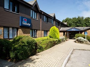 Travelodge Chichester Emsworth in Emsworth, image may contain: Hotel, Resort, City, Suburb