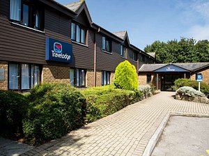 Travelodge Chichester Emsworth in Emsworth, image may contain: Hotel, Resort, City, Suburb