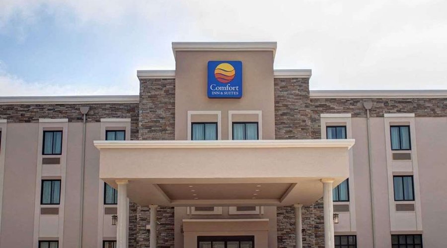 Comfort Inn & Suites hotel in Caldwell, OH