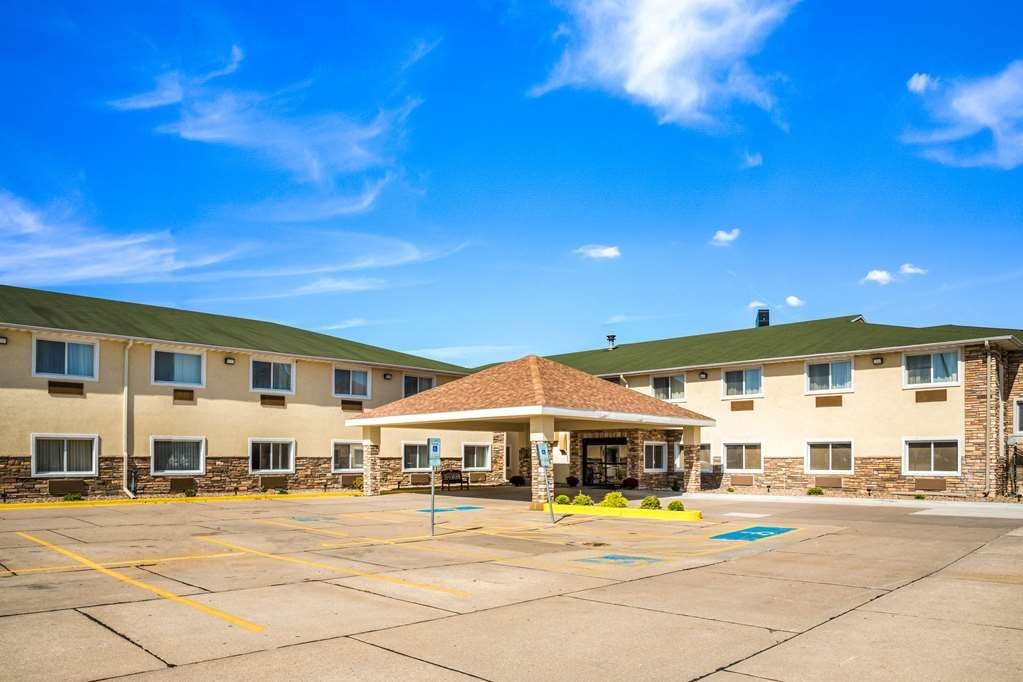 Do NOT stay here - Review of Shadowrun Motel, Onalaska, WI - Tripadvisor