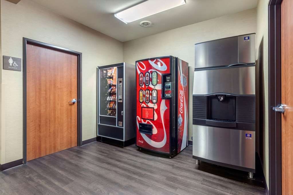 COMFORT INN & SUITES 83 (̶1̶2̶8̶) Updated 2023 Prices & Hotel