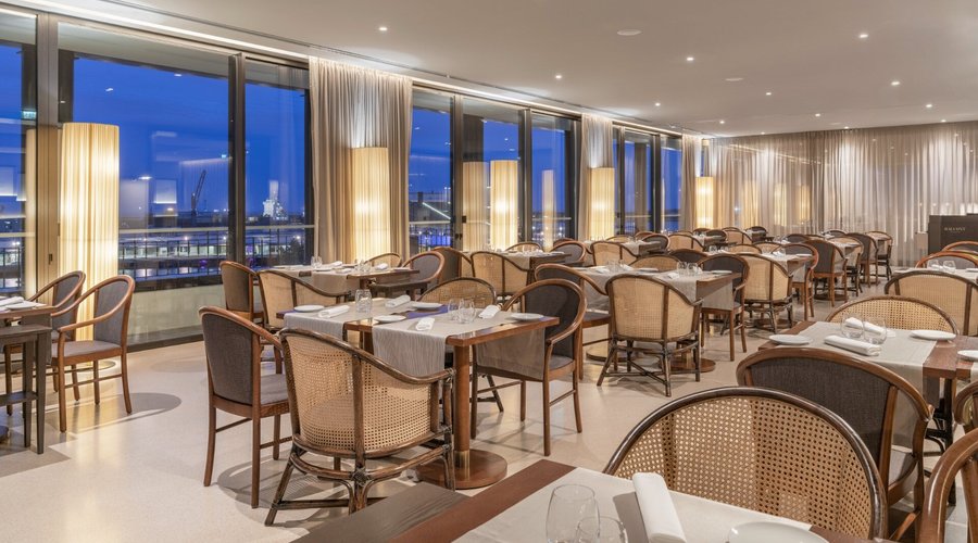BALCONY Restaurant