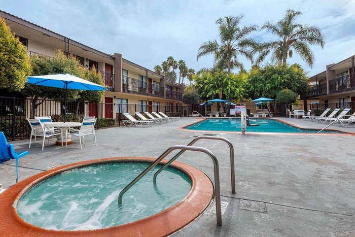 Quality Inn & Suites Buena Park Anaheim Pool Pictures & Reviews ...