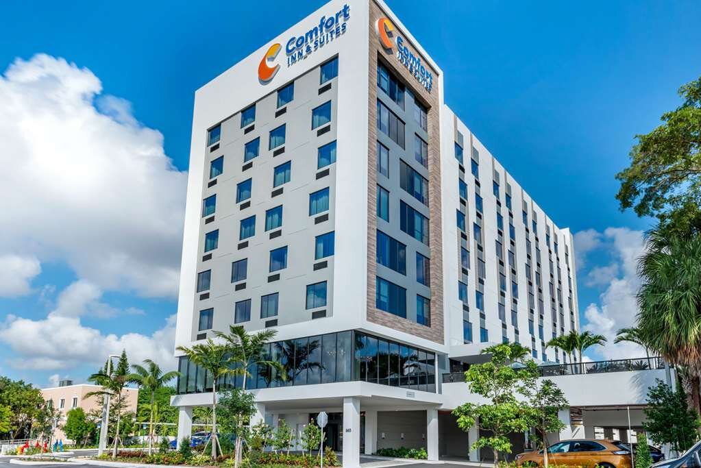 COMFORT INN SUITES MIAMI INTERNATIONAL AIRPORT 190 2 3 0