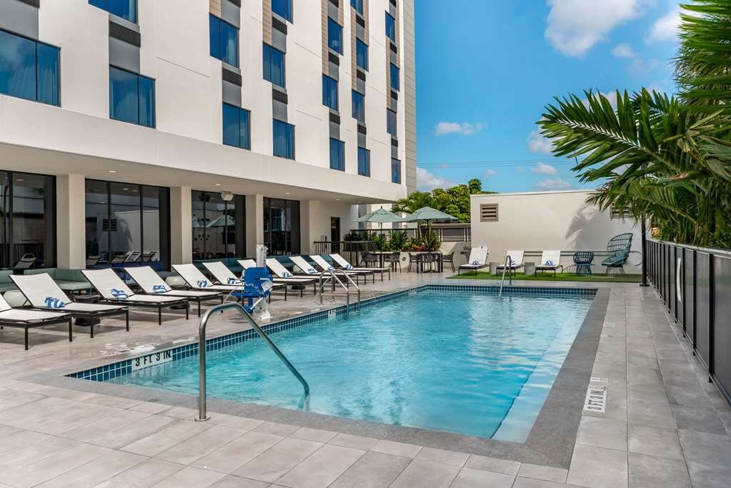 Comfort Inn Suites Miami International Airport Pool Pictures   Outdoor Pool 