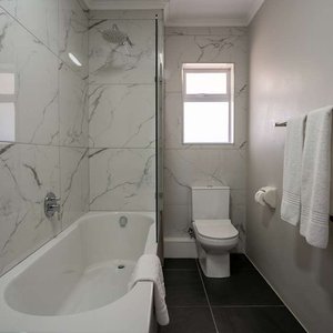 Mark Sampson Riverside Bathroom
