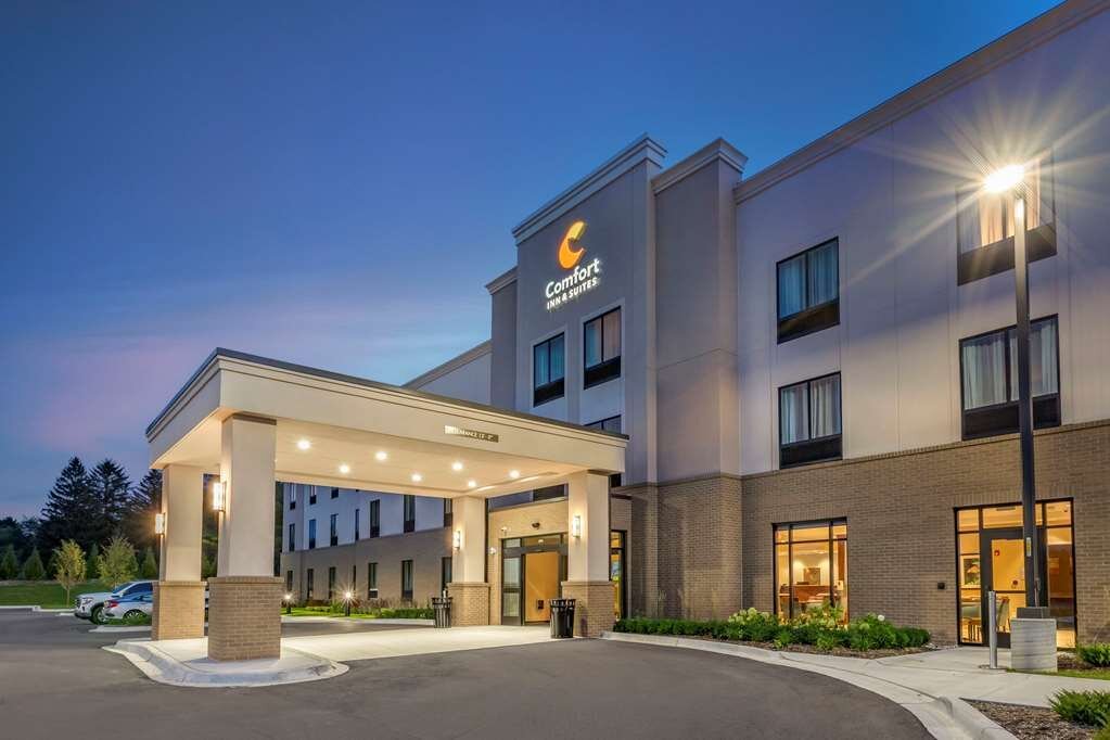 COMFORT INN & SUITES - Updated 2024 Prices & Hotel Reviews (Clarkston, MI)